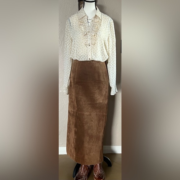 Muse Ruffled and Embroidered Blouse - Picture 5 of 8